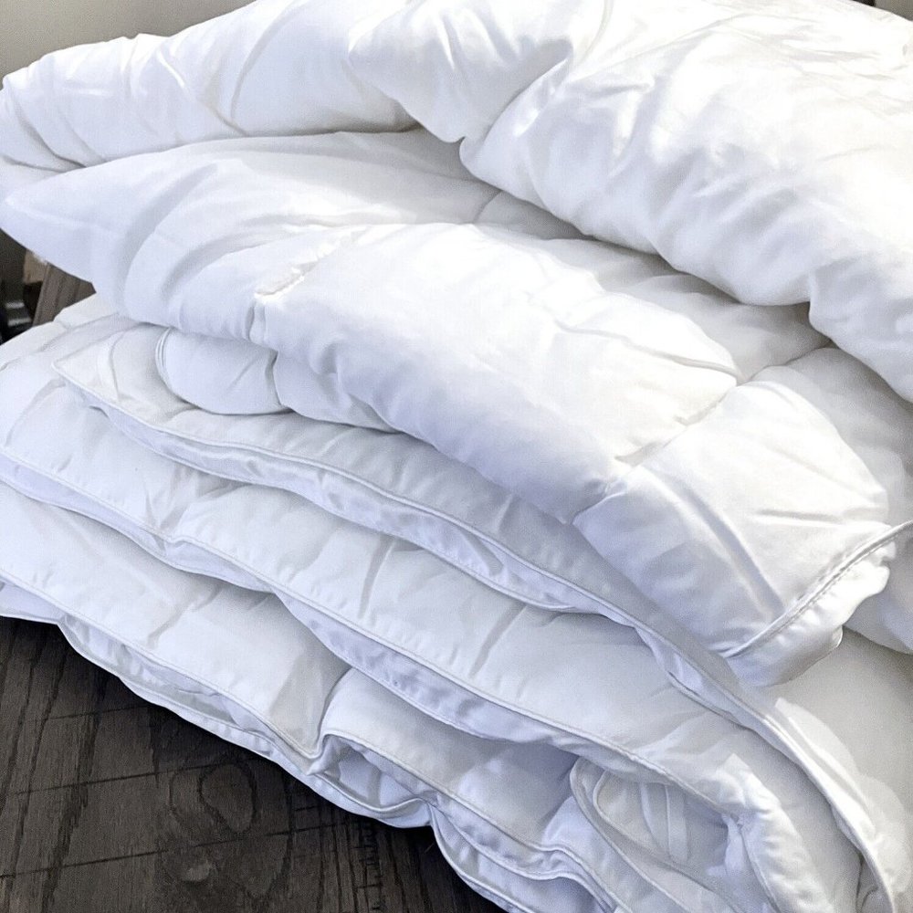 Buffy Bedding Cloud Alternative Down Queen Comforter In White 300 Thread
